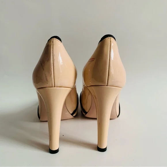 Red Valentino Scalloped Trim Patent leather peep toe pumps pale pink and black - Picture 5 of 14